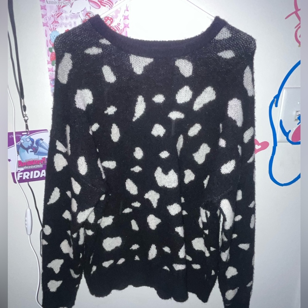 Medium cow print long sleeves sweater